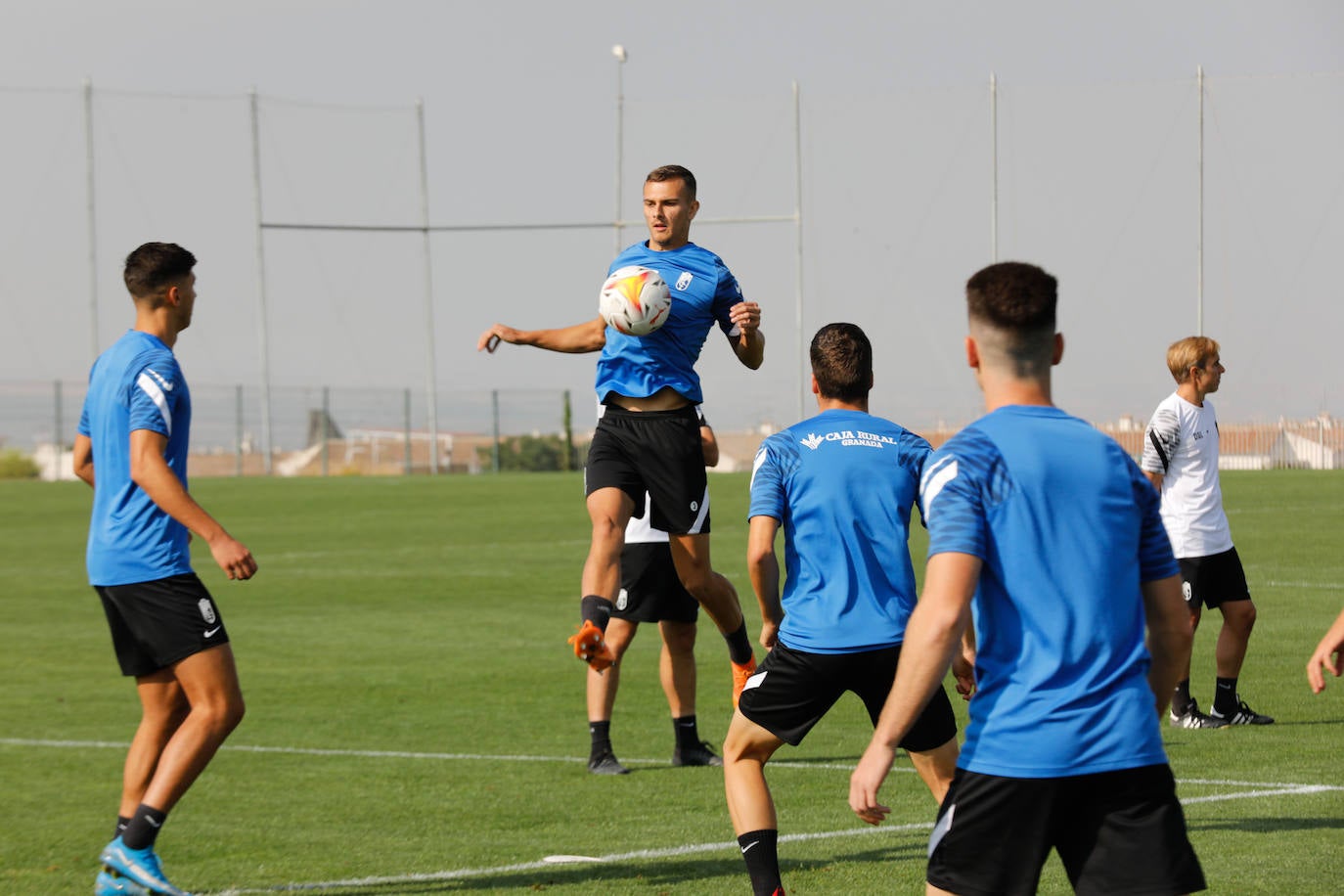 Entrenamiento del Granada este sábado.
