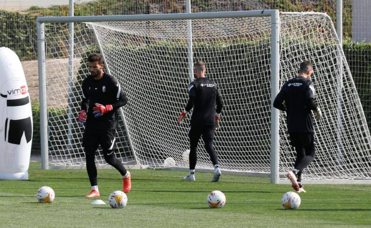 Maximiano, Aarón y Joao Costa, en el entrenamiento. 