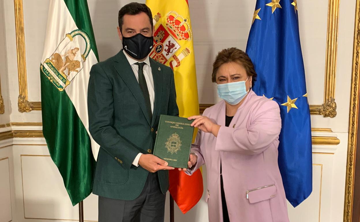 Juanma Moreno y María Jesús Gallardo, ayer en Sevilla