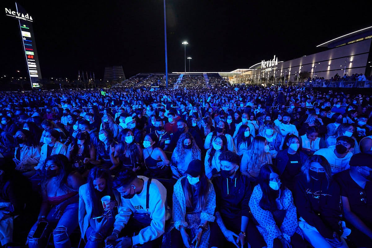 El concierto tuvo lugar en el aparcamiento exterior del Centro Comercial Nevada Shopping.