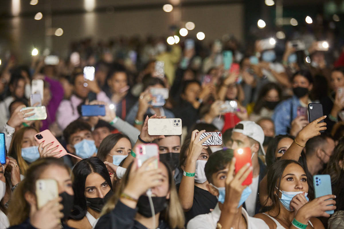 El concierto tuvo lugar en el aparcamiento exterior del Centro Comercial Nevada Shopping.