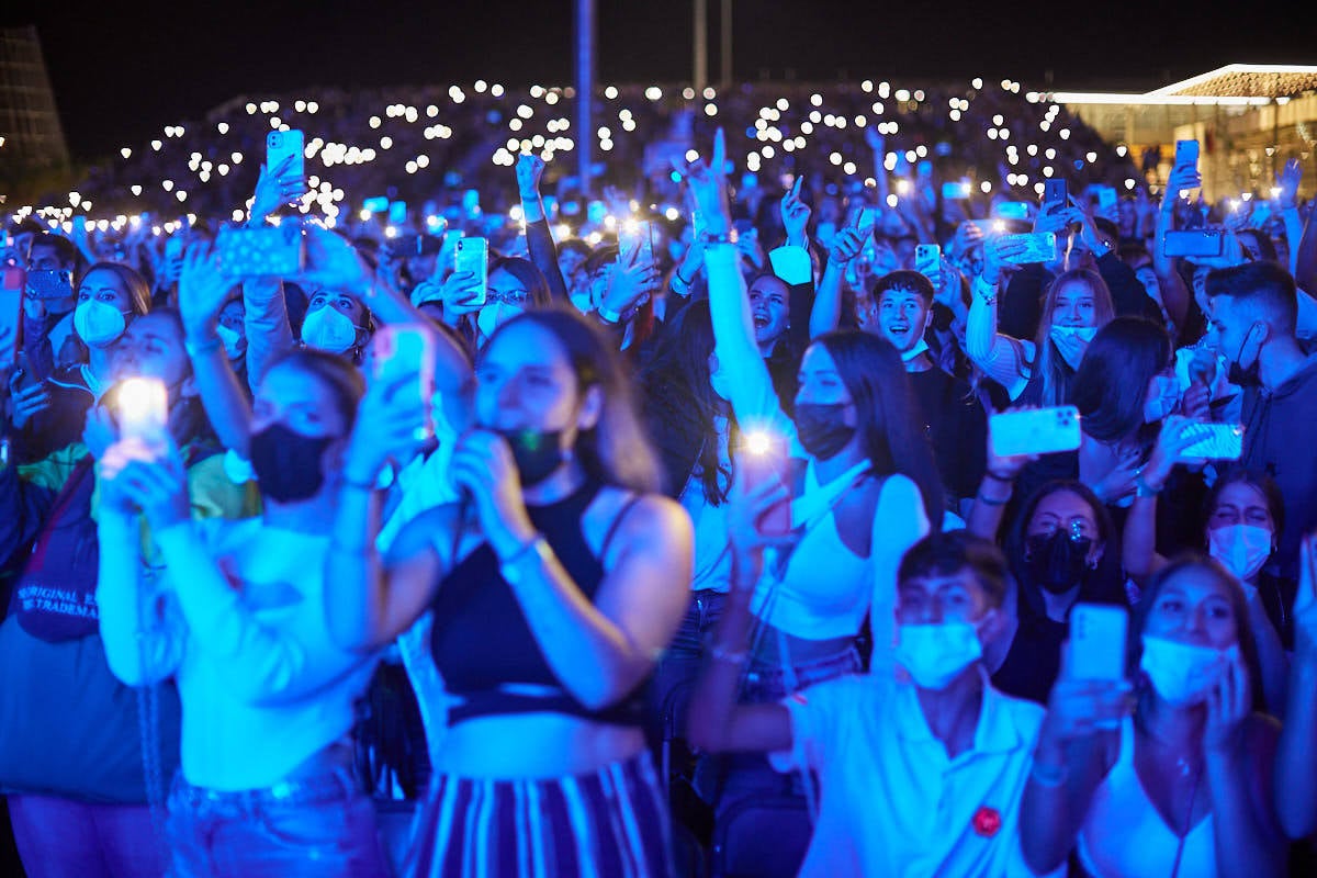 El concierto tuvo lugar en el aparcamiento exterior del Centro Comercial Nevada Shopping.