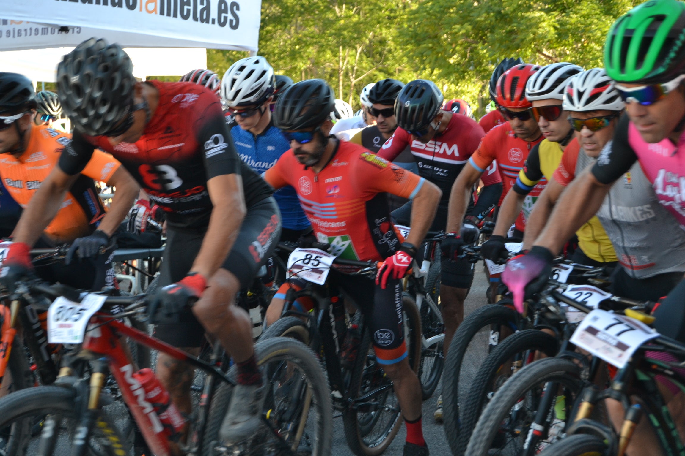 Más de un centenar de ciclistas compiten por las tierras del Parque Natural de la Sierra Almijara, Tejeda y Alhama