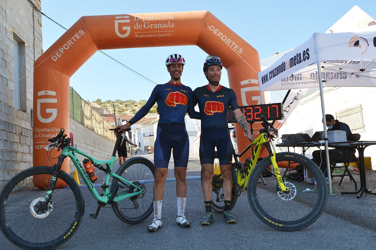 Más de un centenar de ciclistas compiten por las tierras del Parque Natural de la Sierra Almijara, Tejeda y Alhama