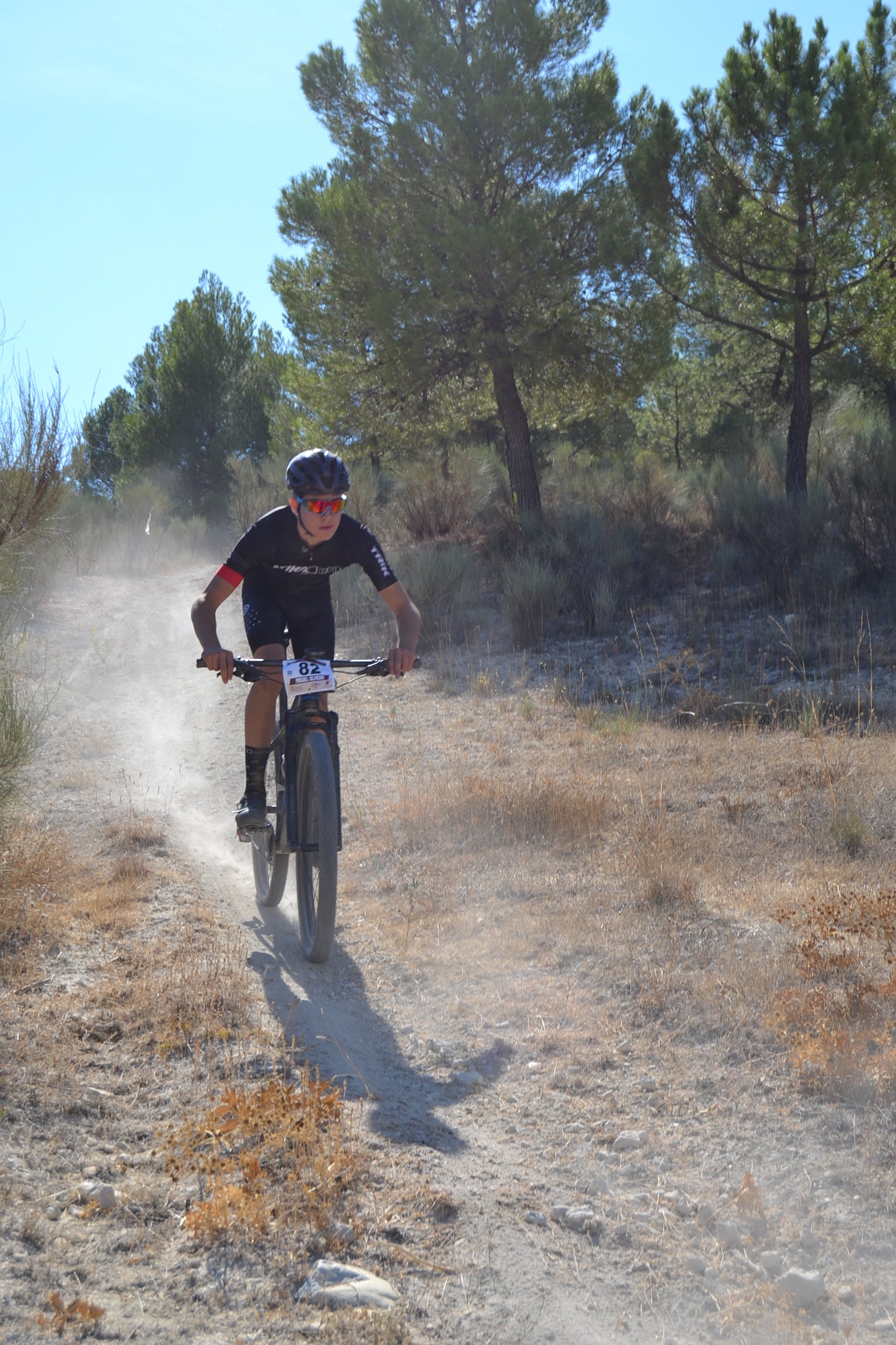 Más de un centenar de ciclistas compiten por las tierras del Parque Natural de la Sierra Almijara, Tejeda y Alhama