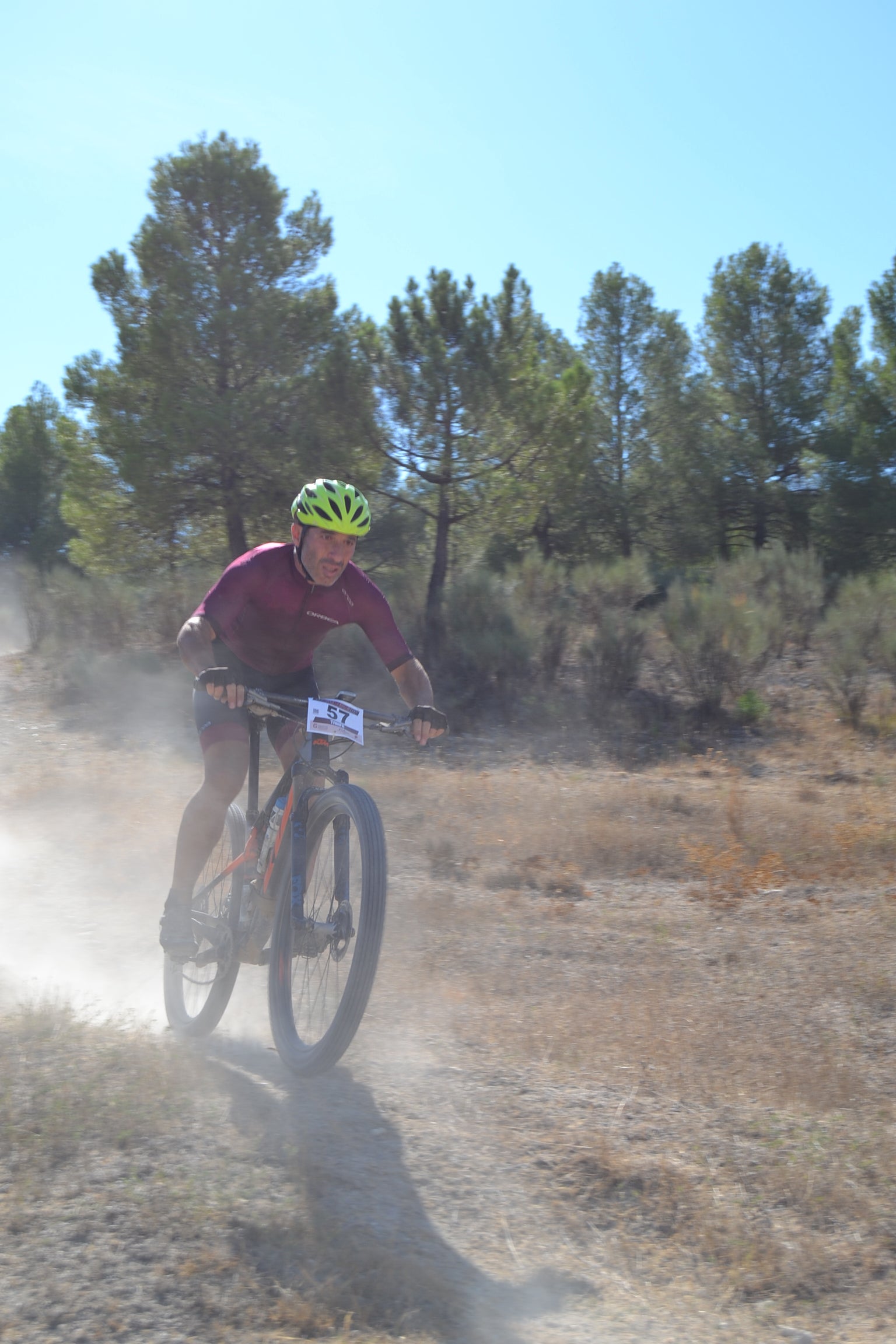 Más de un centenar de ciclistas compiten por las tierras del Parque Natural de la Sierra Almijara, Tejeda y Alhama