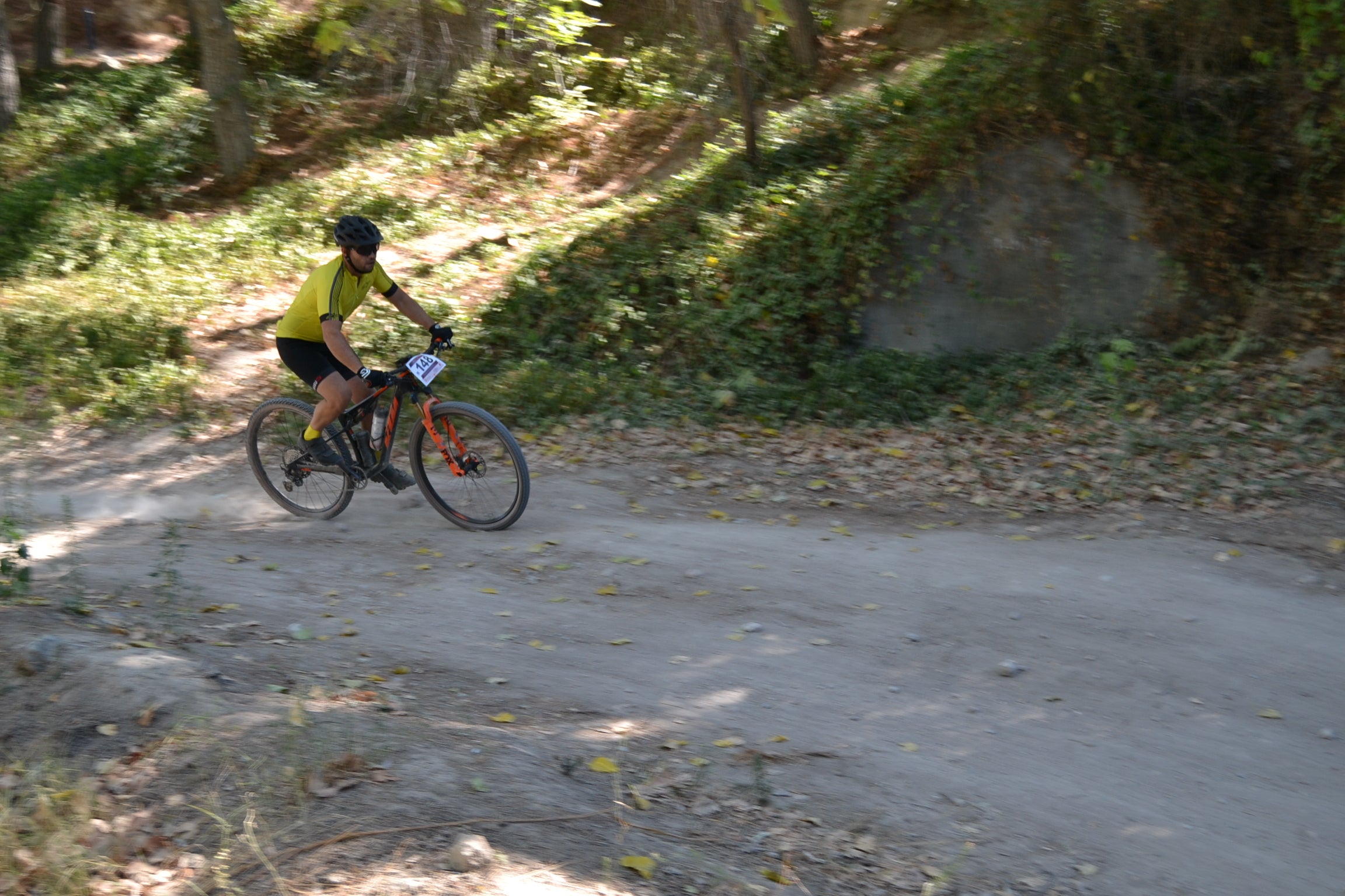 Más de un centenar de ciclistas compiten por las tierras del Parque Natural de la Sierra Almijara, Tejeda y Alhama