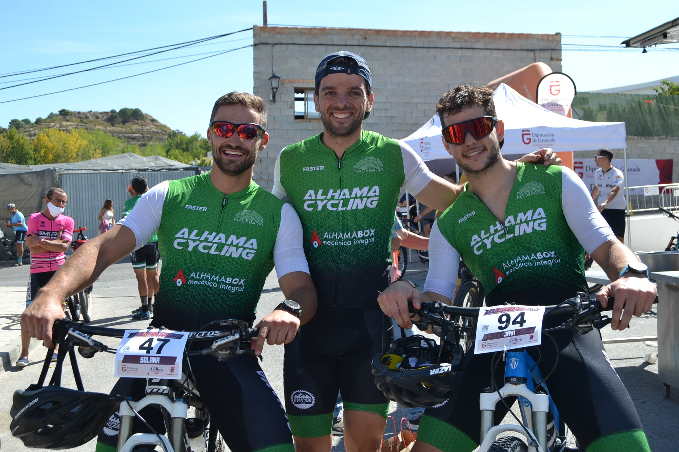 Más de un centenar de ciclistas compiten por las tierras del Parque Natural de la Sierra Almijara, Tejeda y Alhama