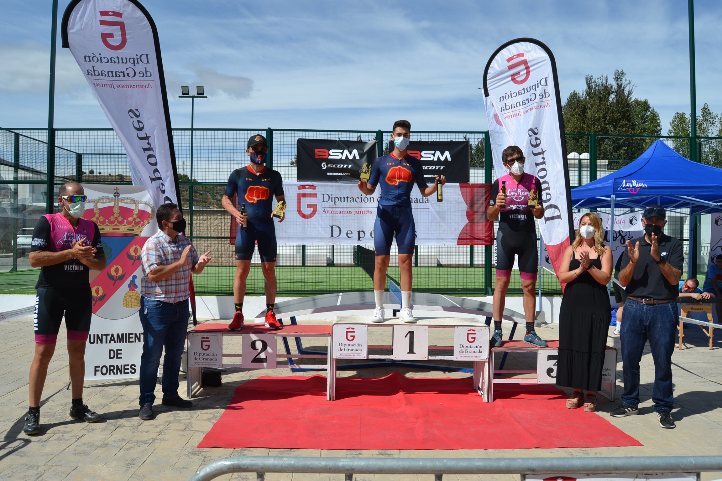 Más de un centenar de ciclistas compiten por las tierras del Parque Natural de la Sierra Almijara, Tejeda y Alhama