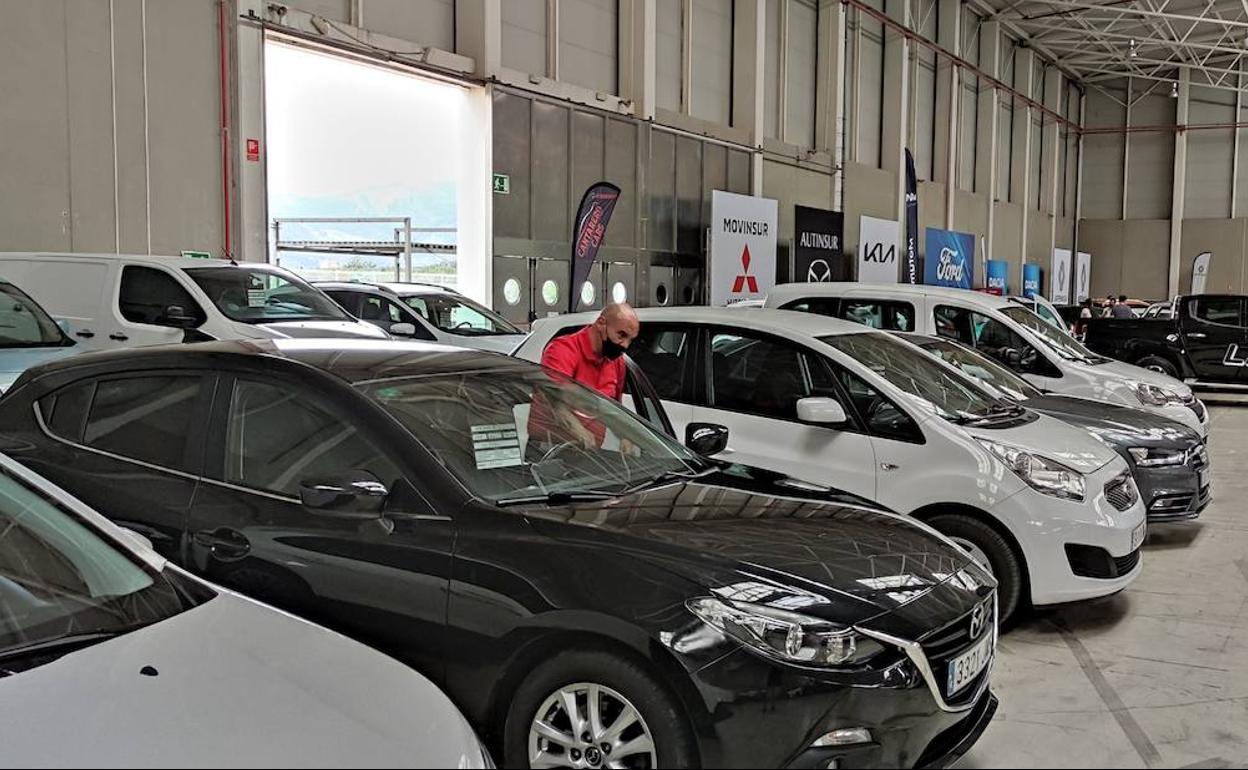 Venta de coches el salón del automóvil en Ifeja. 
