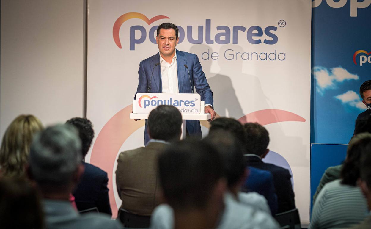 Juanma Moreno, durante su intervención en la sede del PP de Granada en la reunión de la junta directiva regional