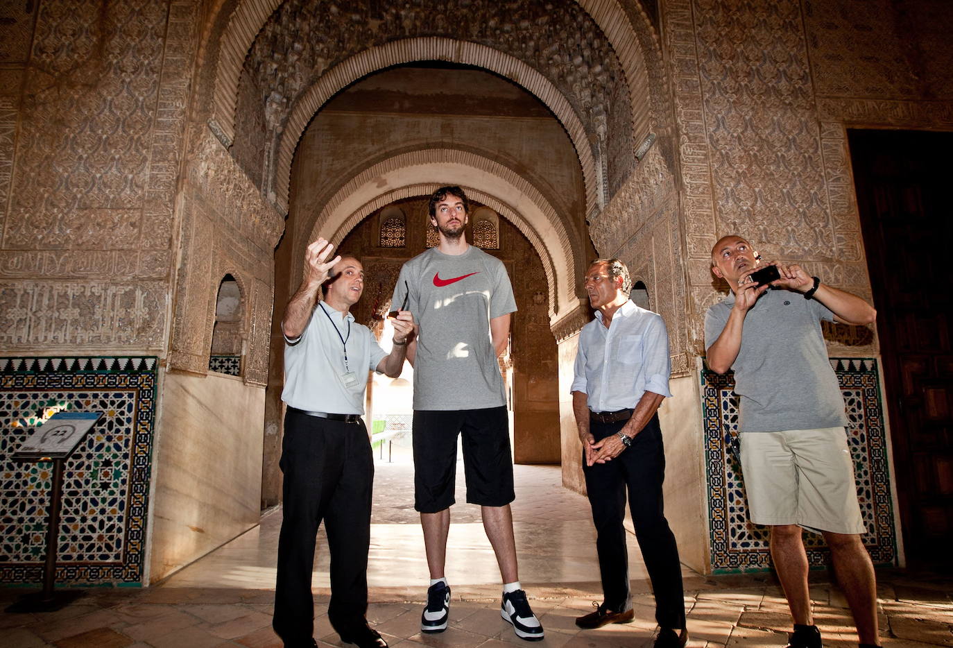 Fotos: Pau Gasol, un gigante asombrado por la Alhambra