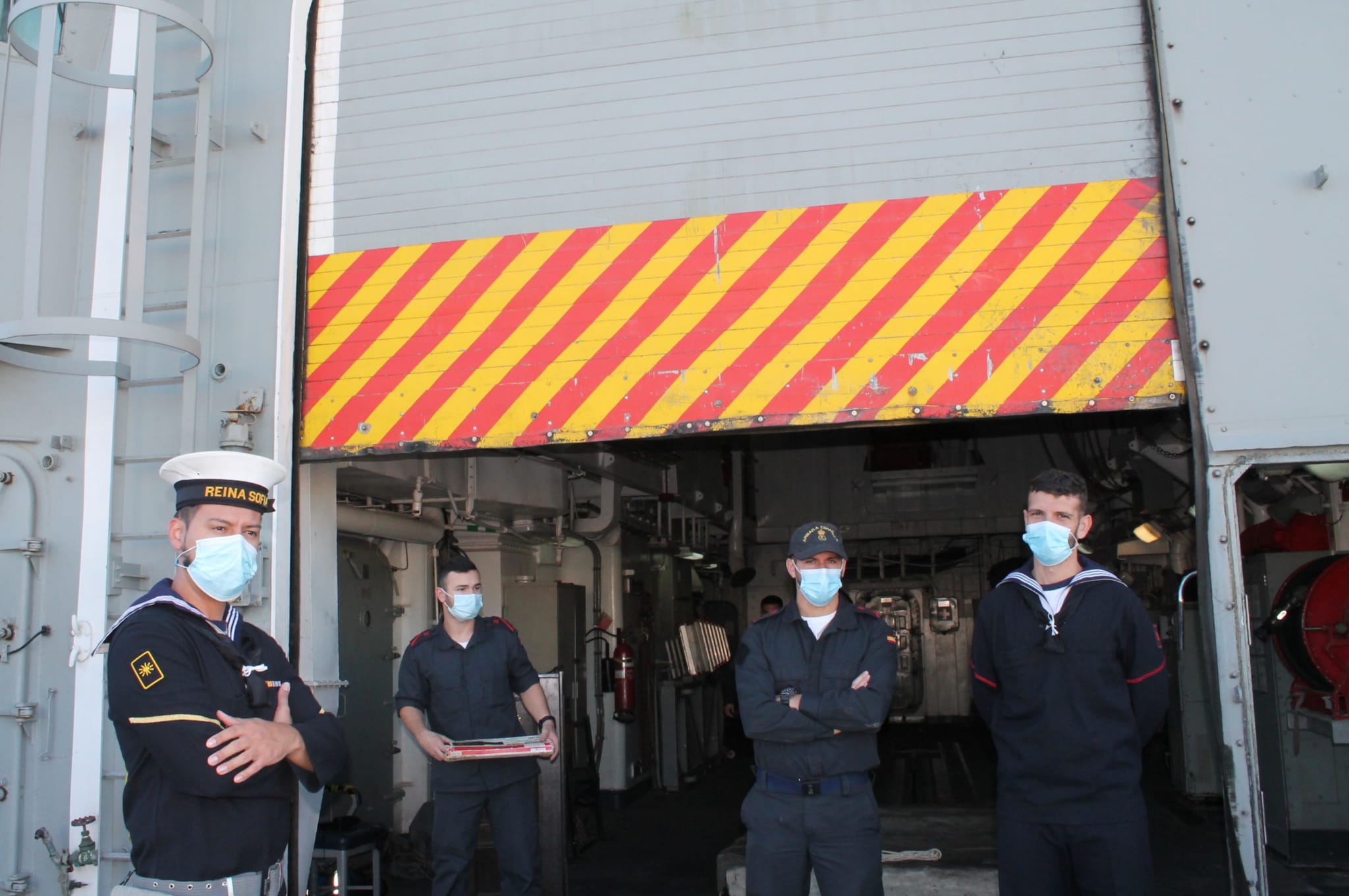 El buque Reina Sofía, en el puerto de Motril