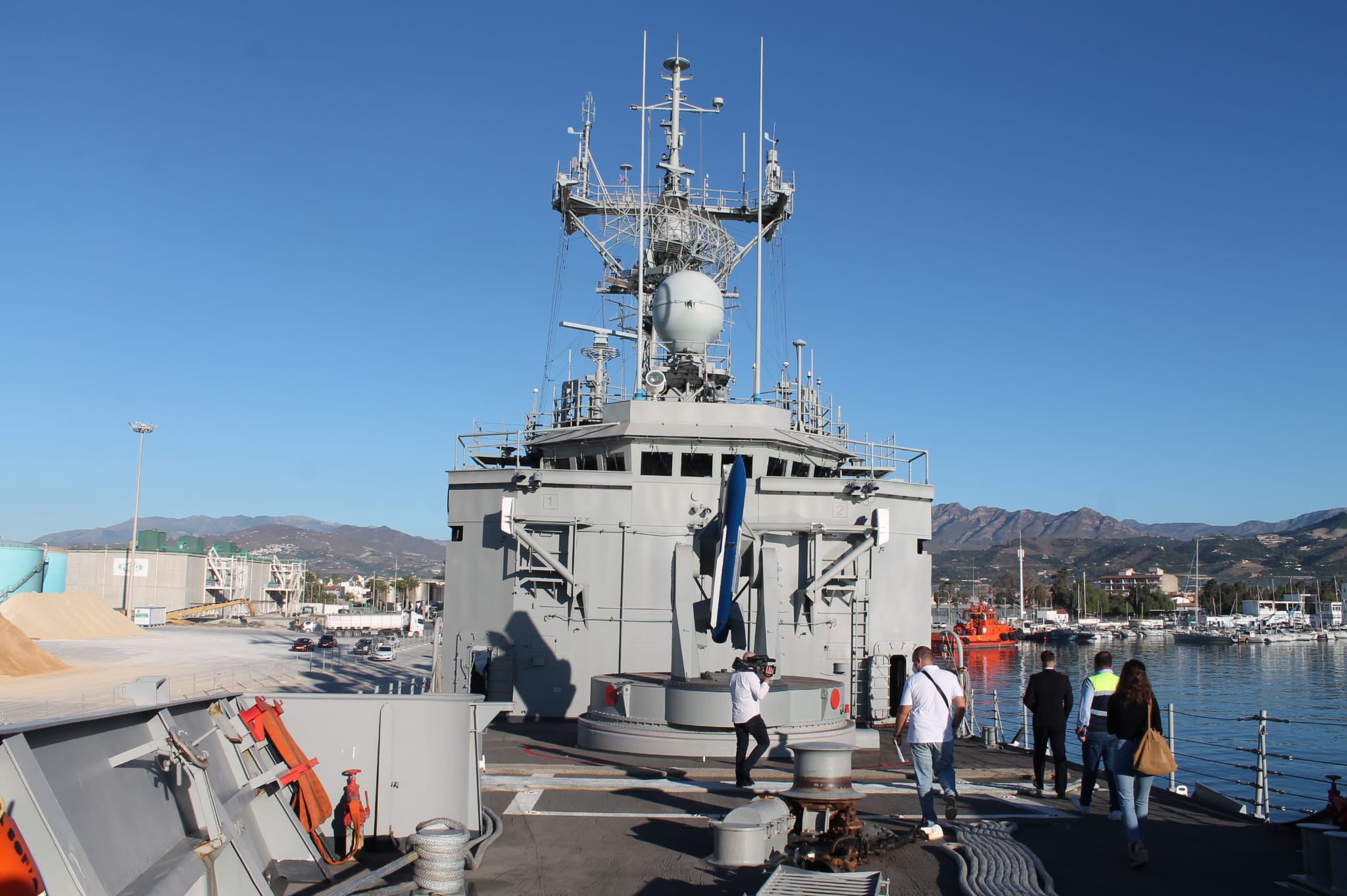 El buque Reina Sofía, en el puerto de Motril