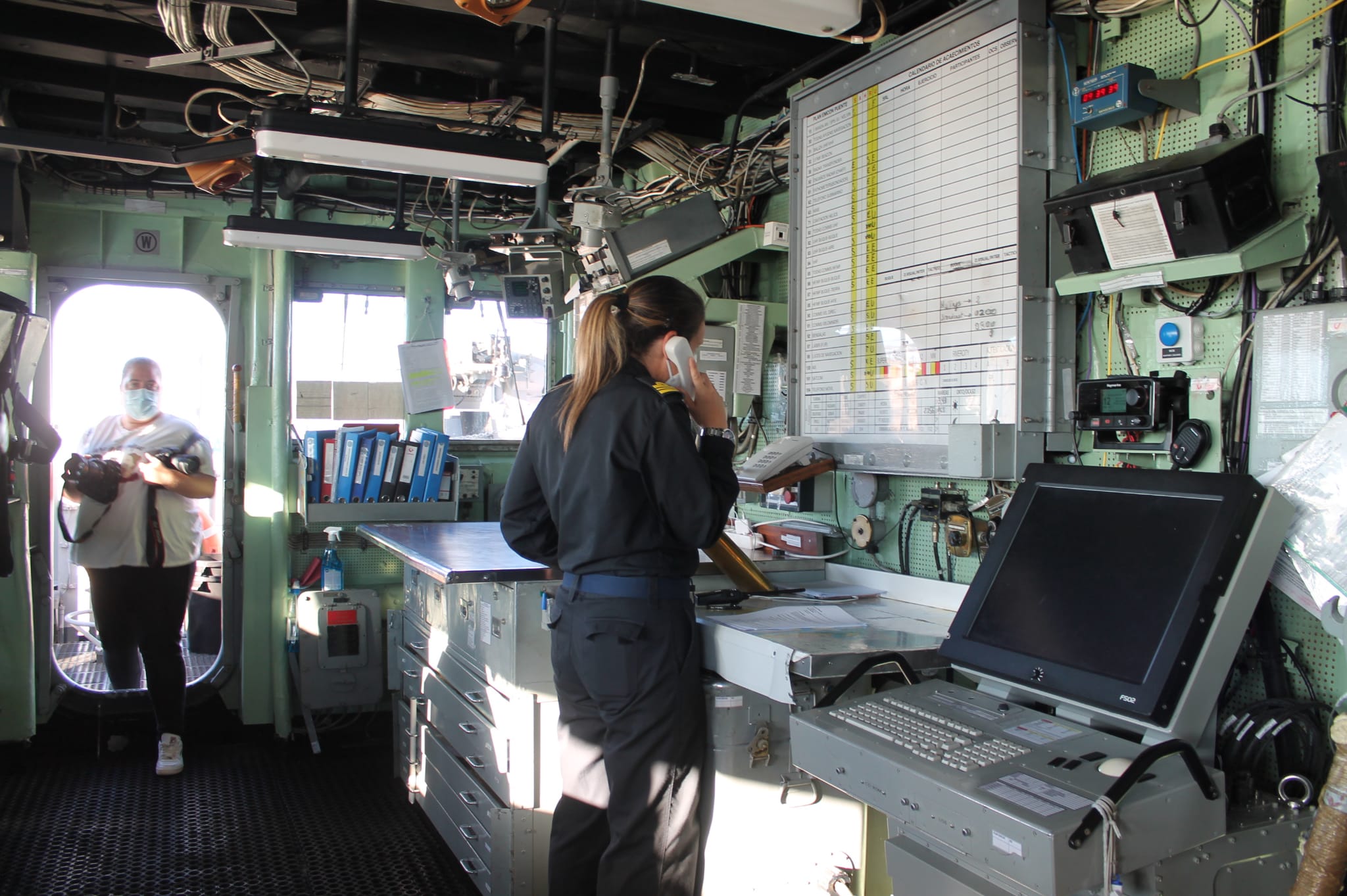 El buque Reina Sofía, en el puerto de Motril