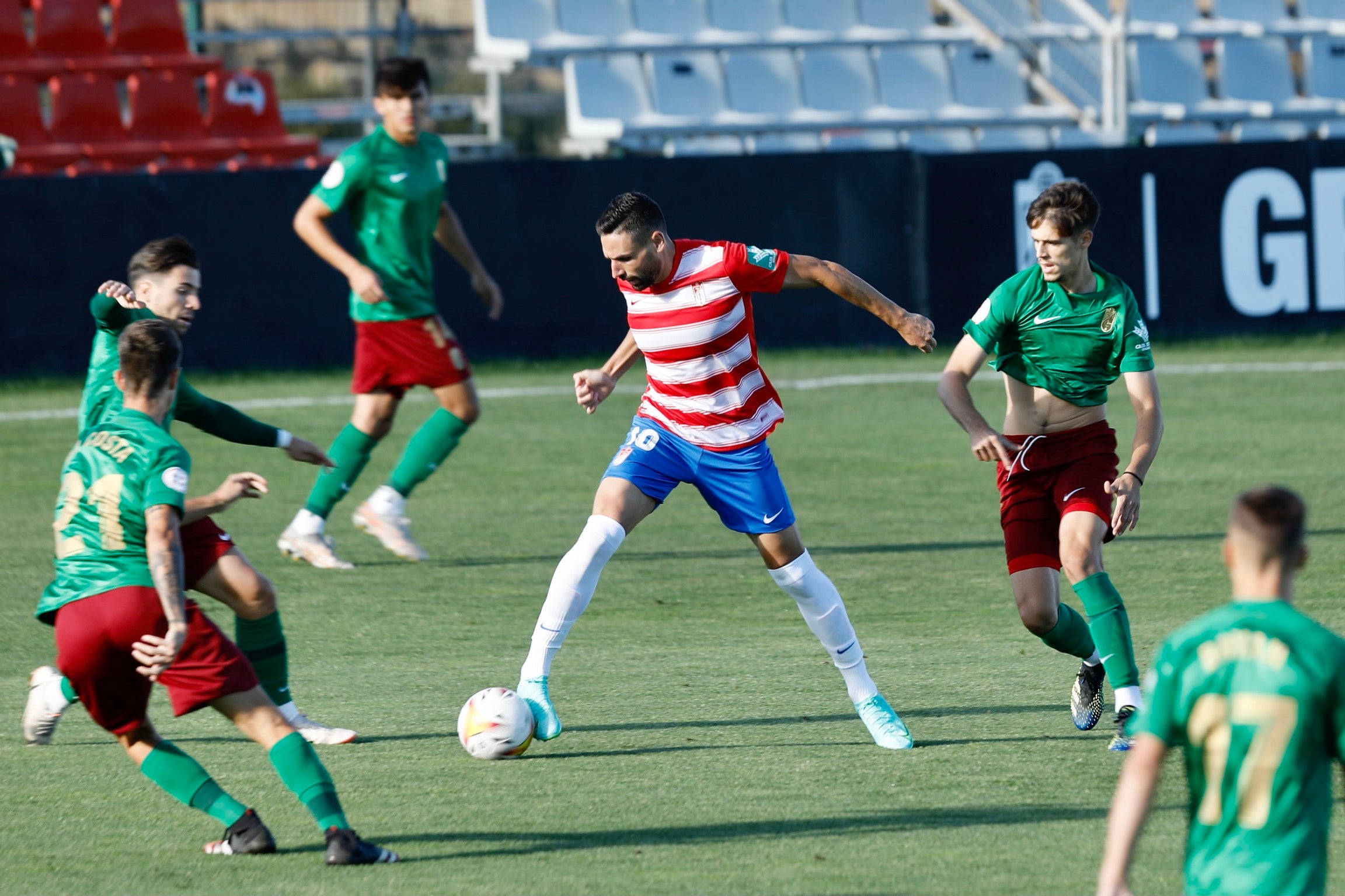 Partido amistoso entre el Granada y el Rercreativo