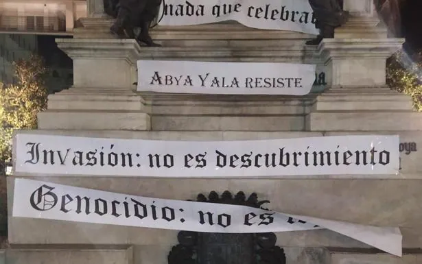 Dos jóvenes detenidas por realizar pintadas y colocar carteles en la estatua de Isabel la Católica