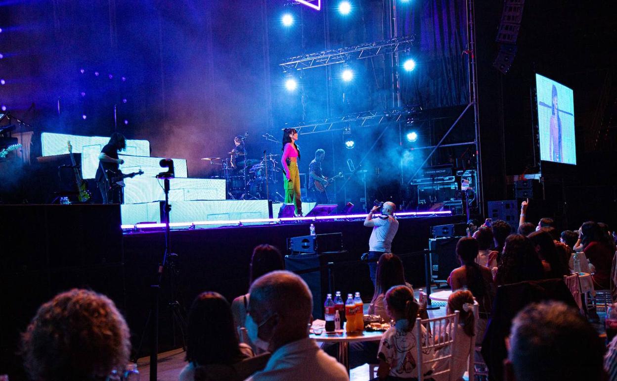 Dos mil espectadores arropan a Aitana en Granada