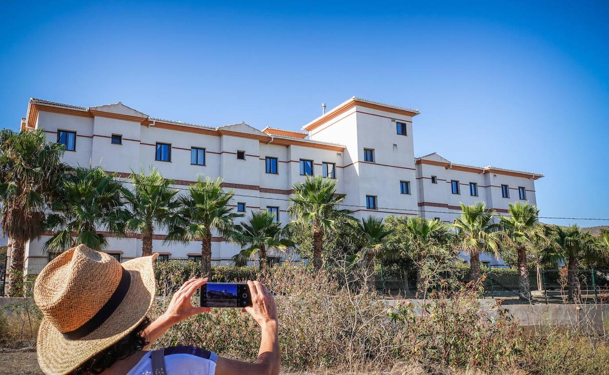 Una residencia y unidad de estancia diurna situada en el municipio de Gualchos. 