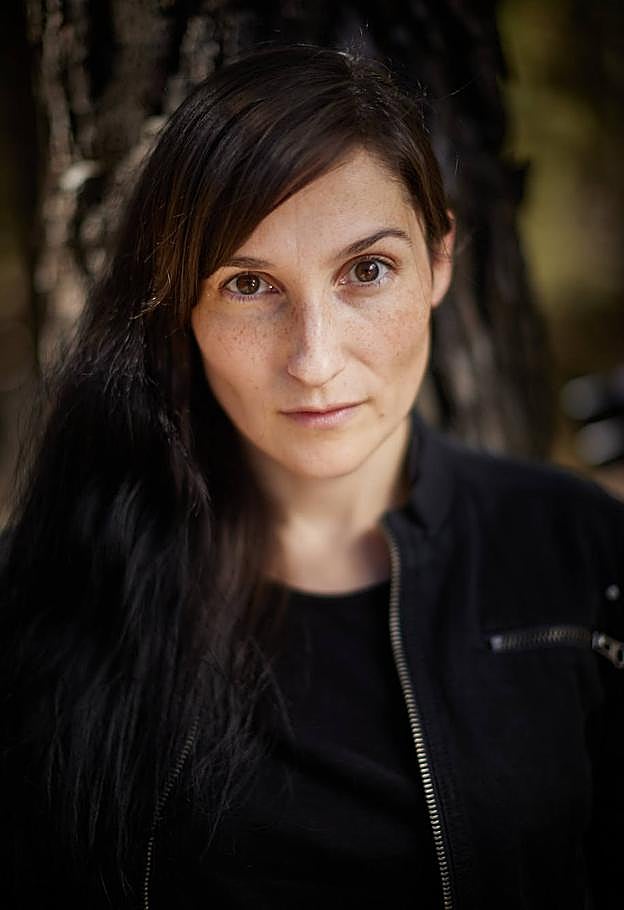 Clara Peñalver inaugura el curso en el Aula de Cultura de IDEAL. 