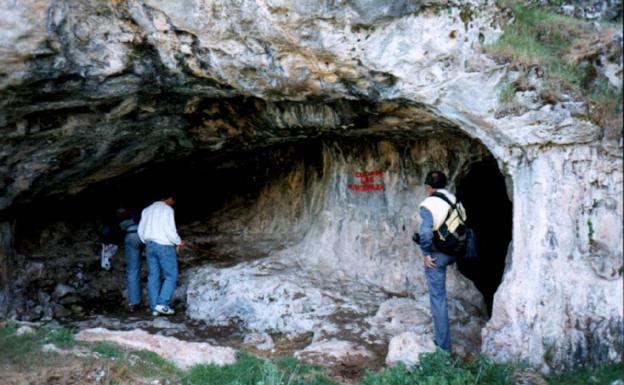 La Cueva del Gato, entre trincheras y maullidos.