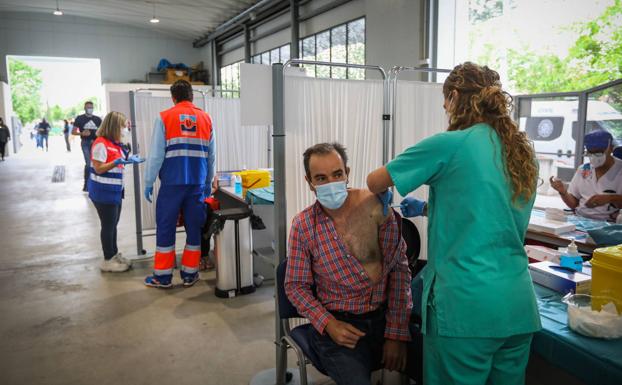 140.000 vacunas durante cuatro meses en el vacunódromo de Bomberos