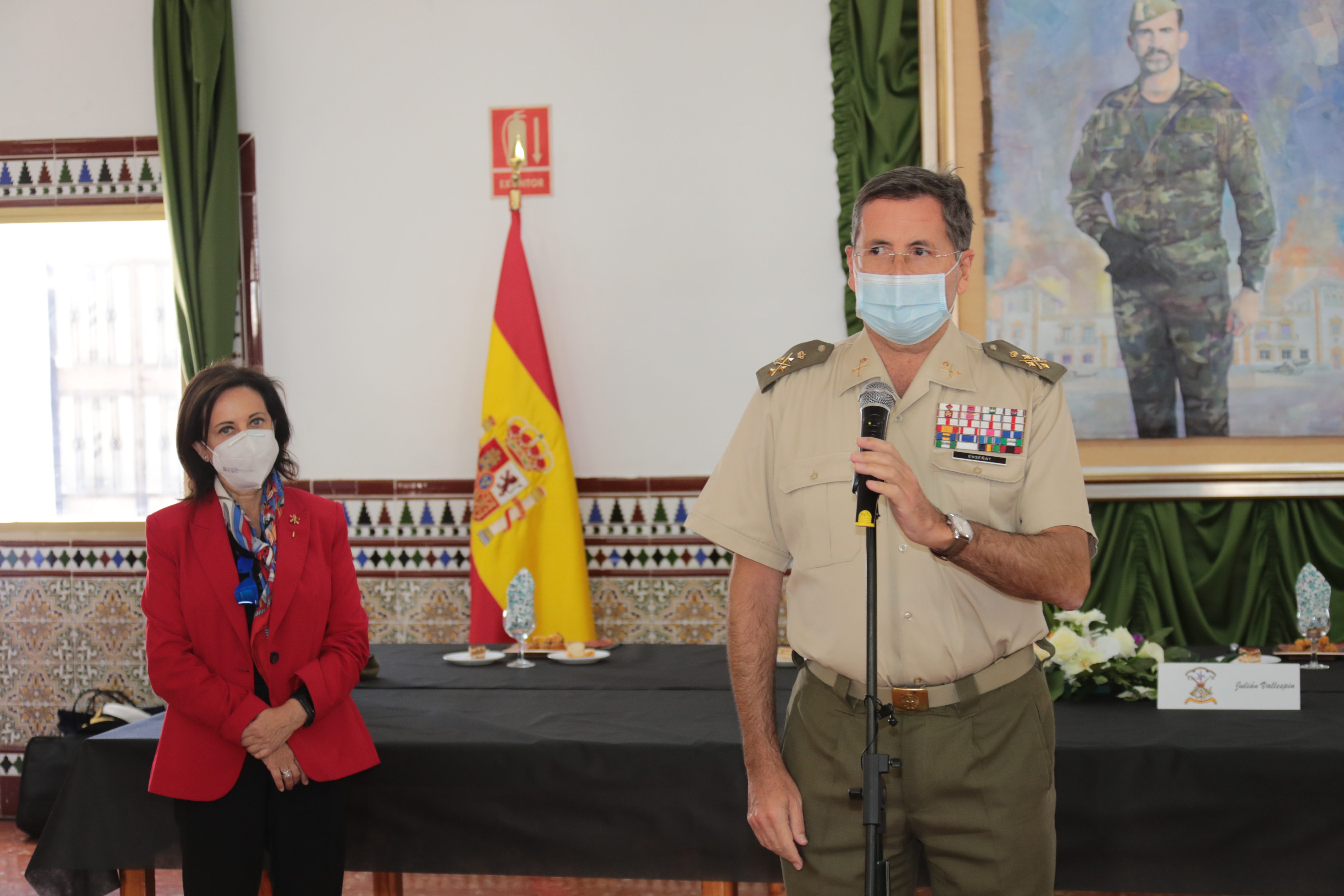 Fotos: La ministra Robles supervisa la brigada experimental