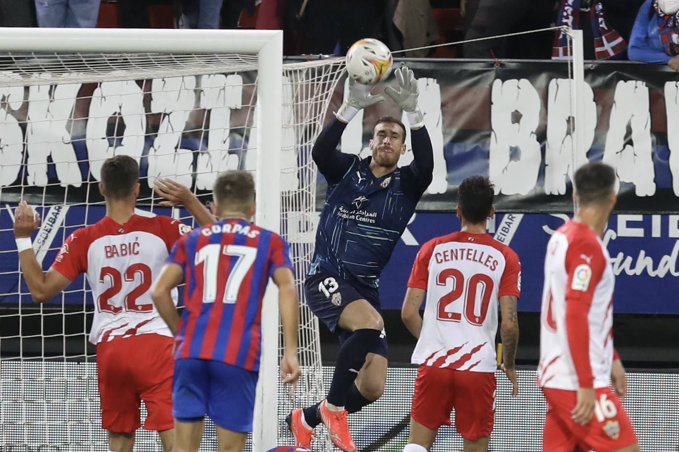 Fernando salvó al equipo en un par de ocasiones de haber encajado una derrota más amplia. 