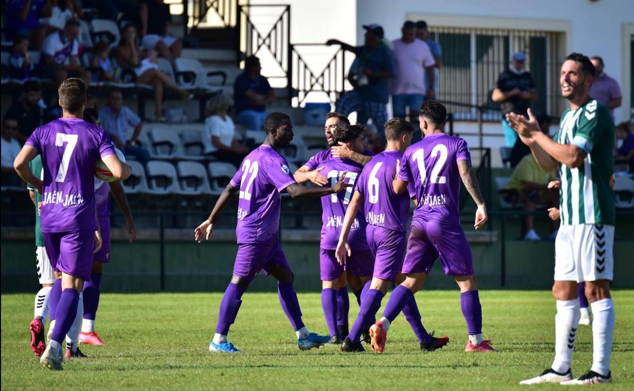 La plantilla del Real Jaén buscará este domingo su primer triunfo liguero. 