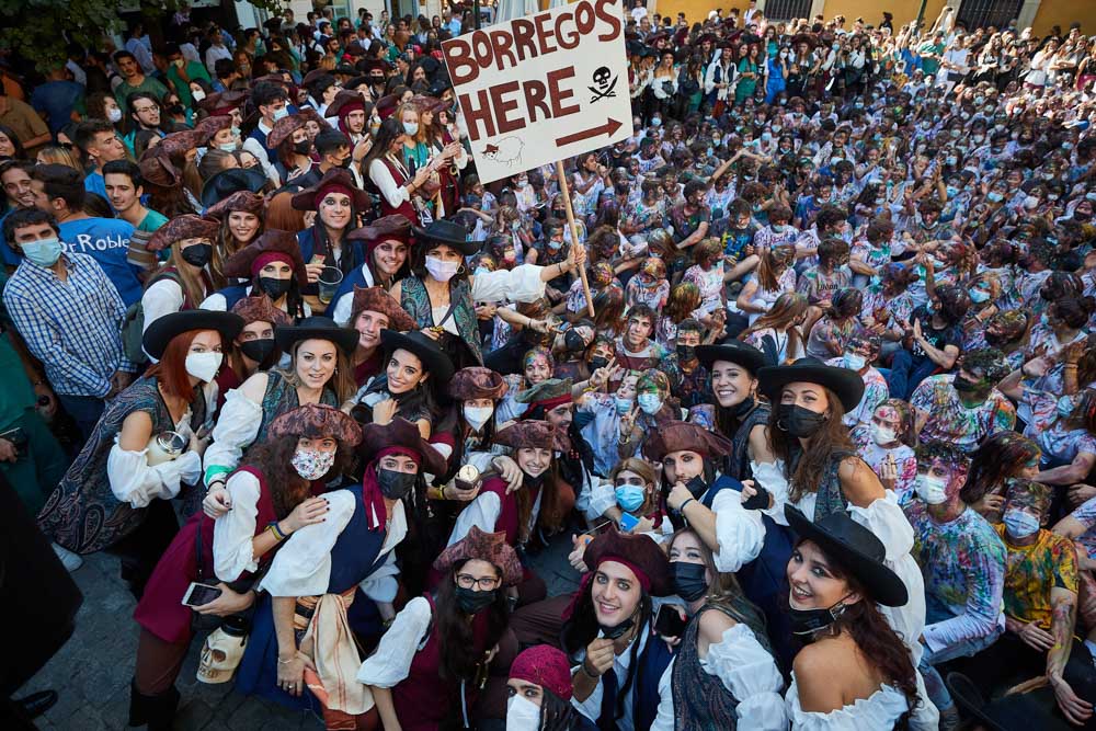 Los estudiantes han inspirado su ya tradicional festejo en una estética realacionada con las películas de 'Piratas del Caribe'