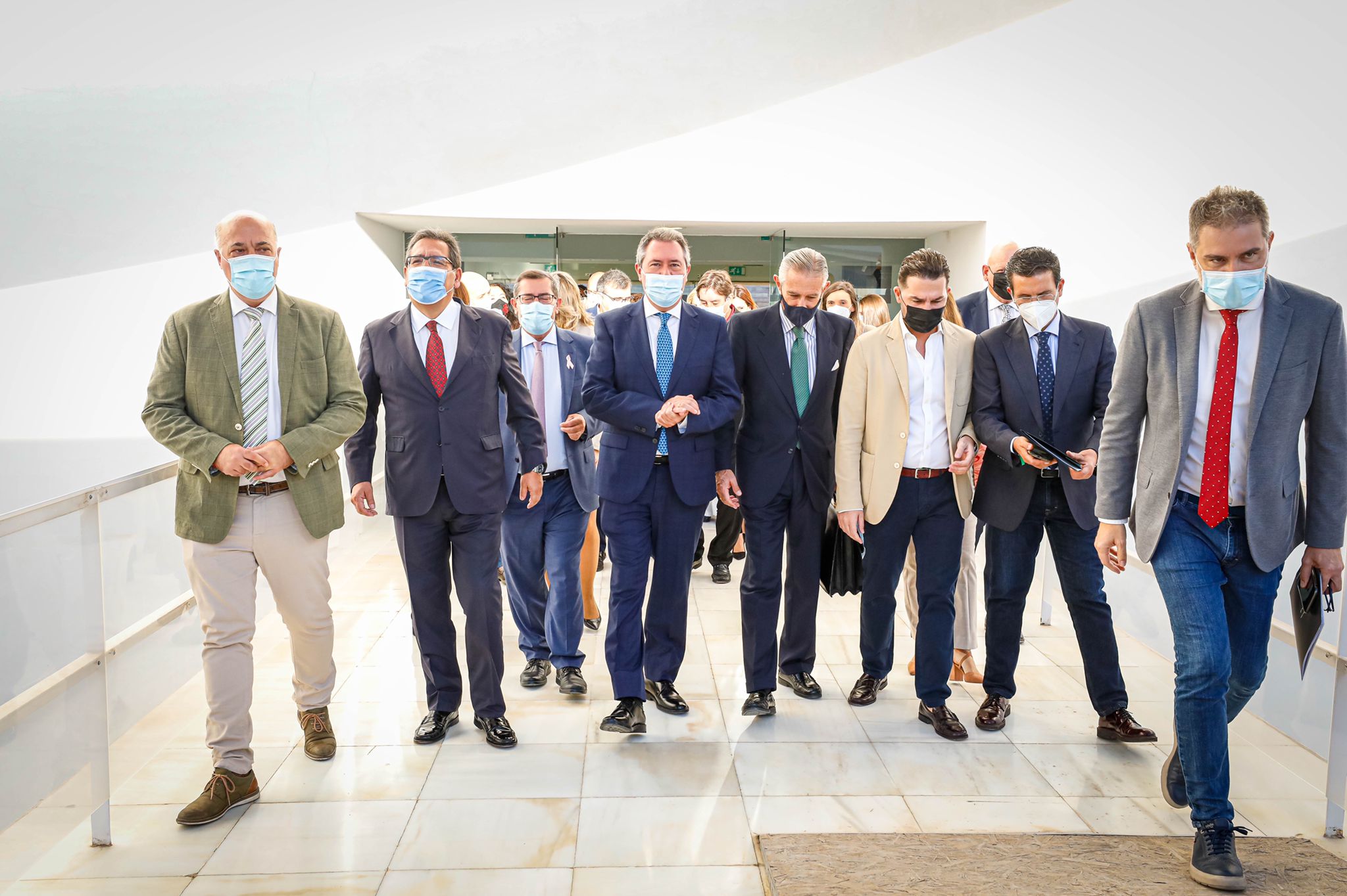 El dirigente ha hecho el anuncio en la capital nazarí, donde ha participado en un encuentro informativo organizado por Europa Press y Fundación CajaGranada. 