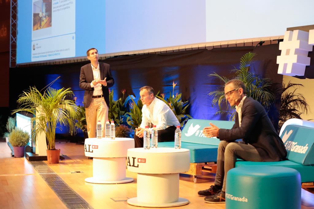 Mesa redonda sobre el covid en Twitter con Miguel Ángel Cámara, Miguel Marcos y Gorka Orive. 