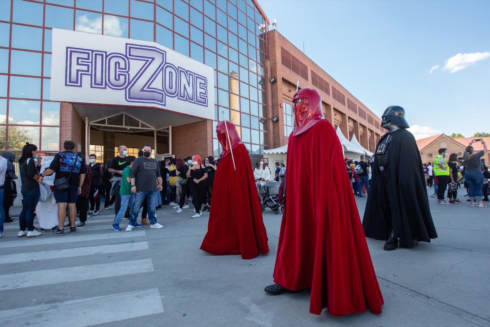 La Ficzone llena la Feria de Muestras de Armilla de aficionados del manga y del kpop.