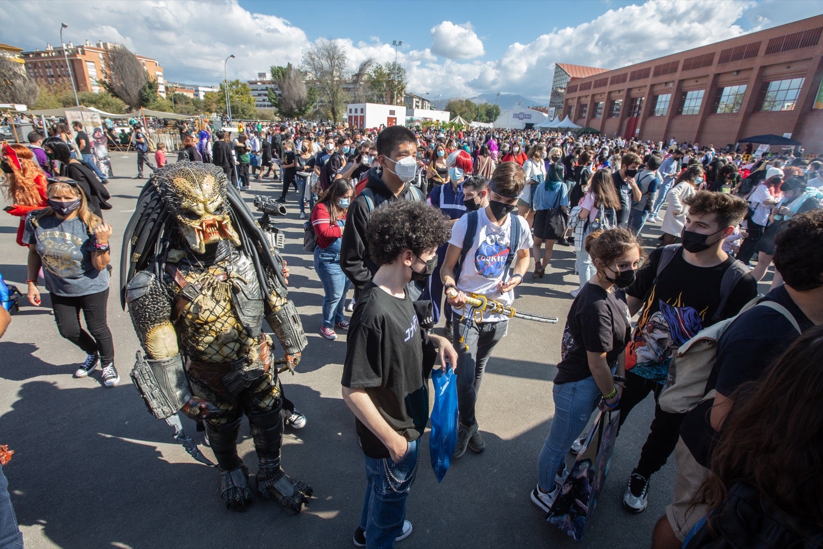 La Ficzone llena la Feria de Muestras de Armilla de aficionados del manga y del kpop.