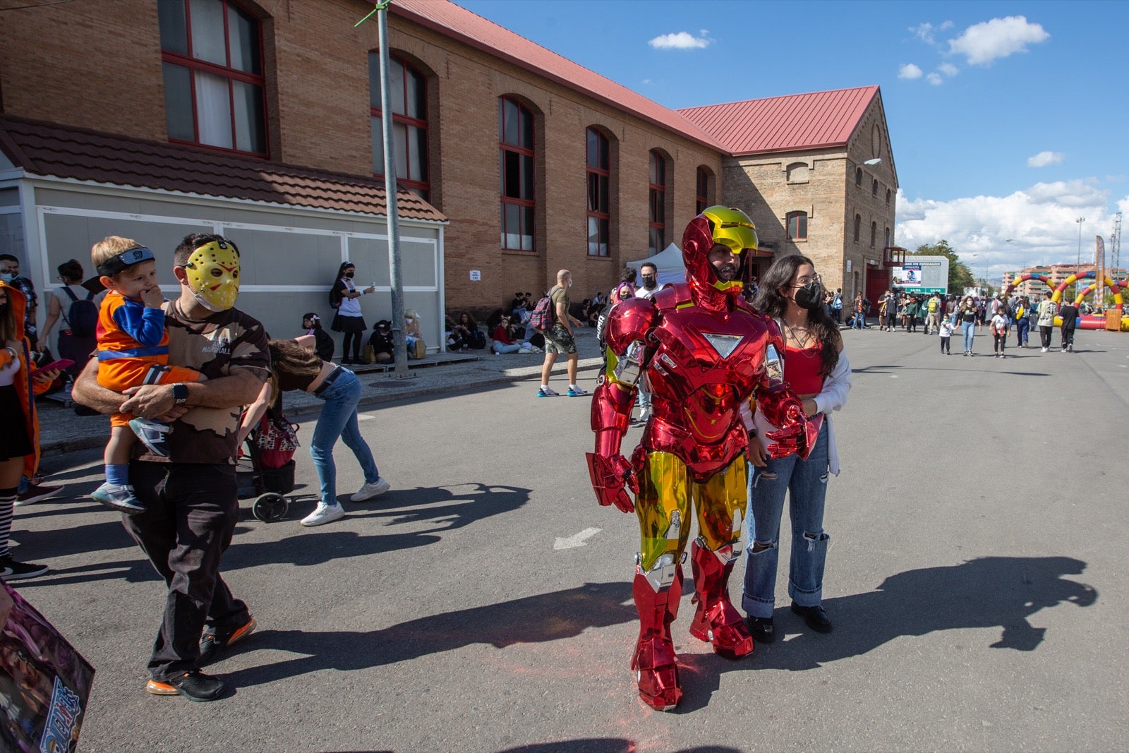 La Ficzone llena la Feria de Muestras de Armilla de aficionados del manga y del kpop.