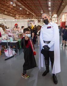 Imagen secundaria 2 - Ambiente en el exterior, grupo de cosplayers y Clevir y Mateus, como Harry Potter y un almirante imperial. 