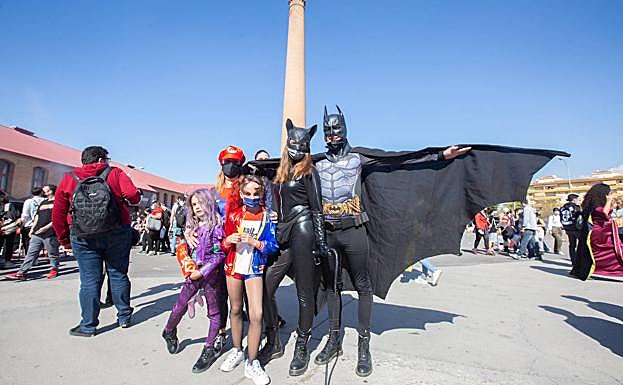 Imagen principal - Una familia unida, Goku en monociclo y los Teen Titans. 