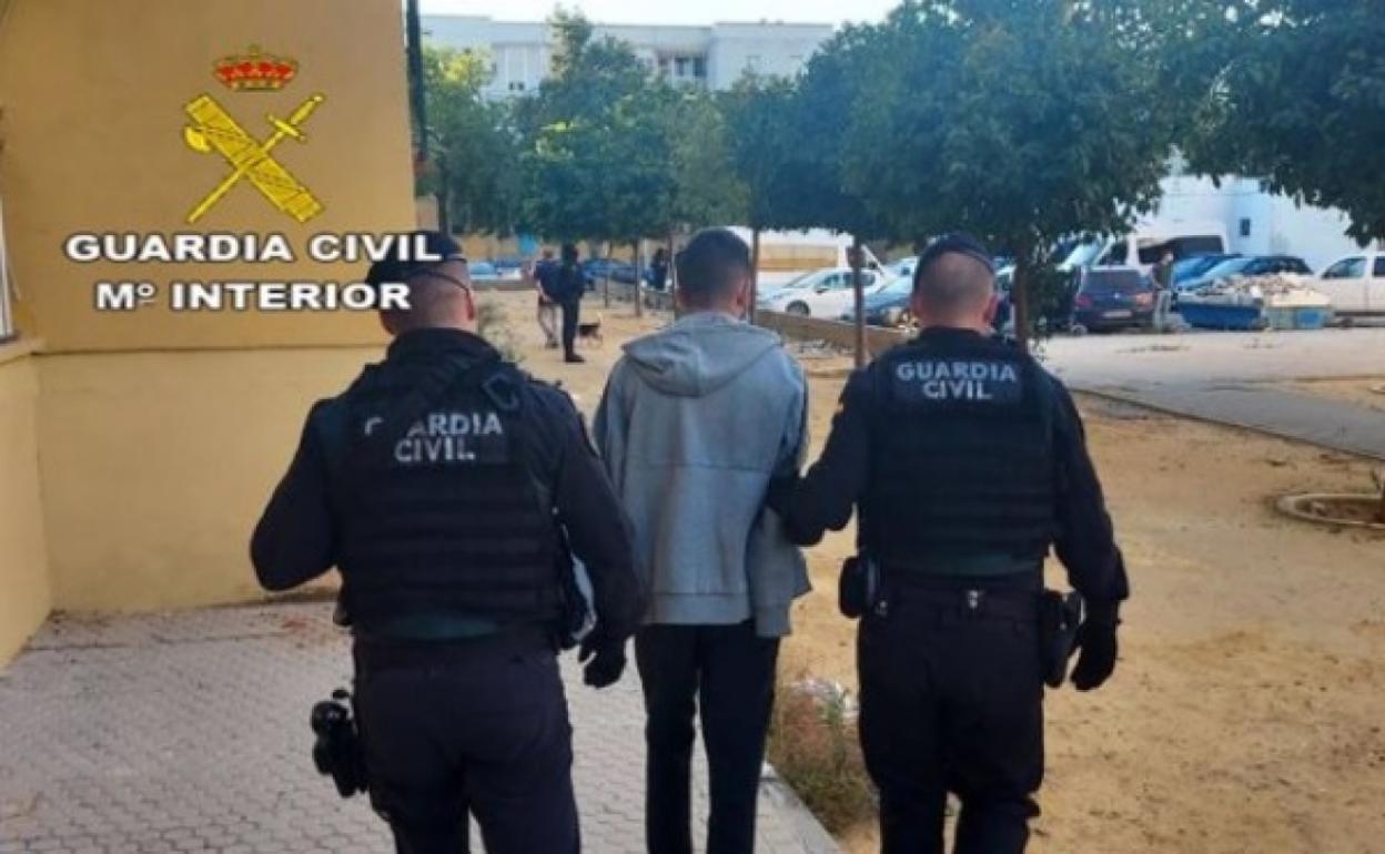 Desmantelada una red que robaba armas a los cazadores para cometer atracos en Granada