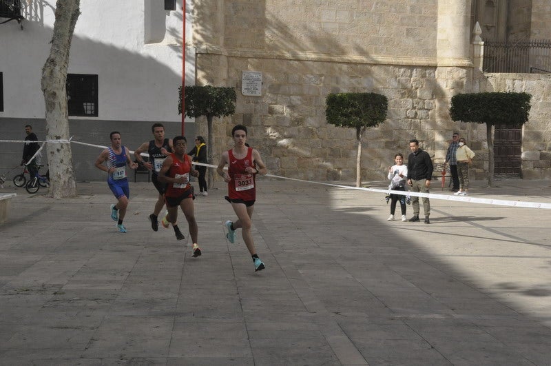 Participantes en la media maratón de Baza