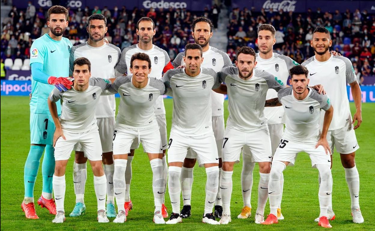 'Once' inicial del Granada en el Ciutat de Valencia. 