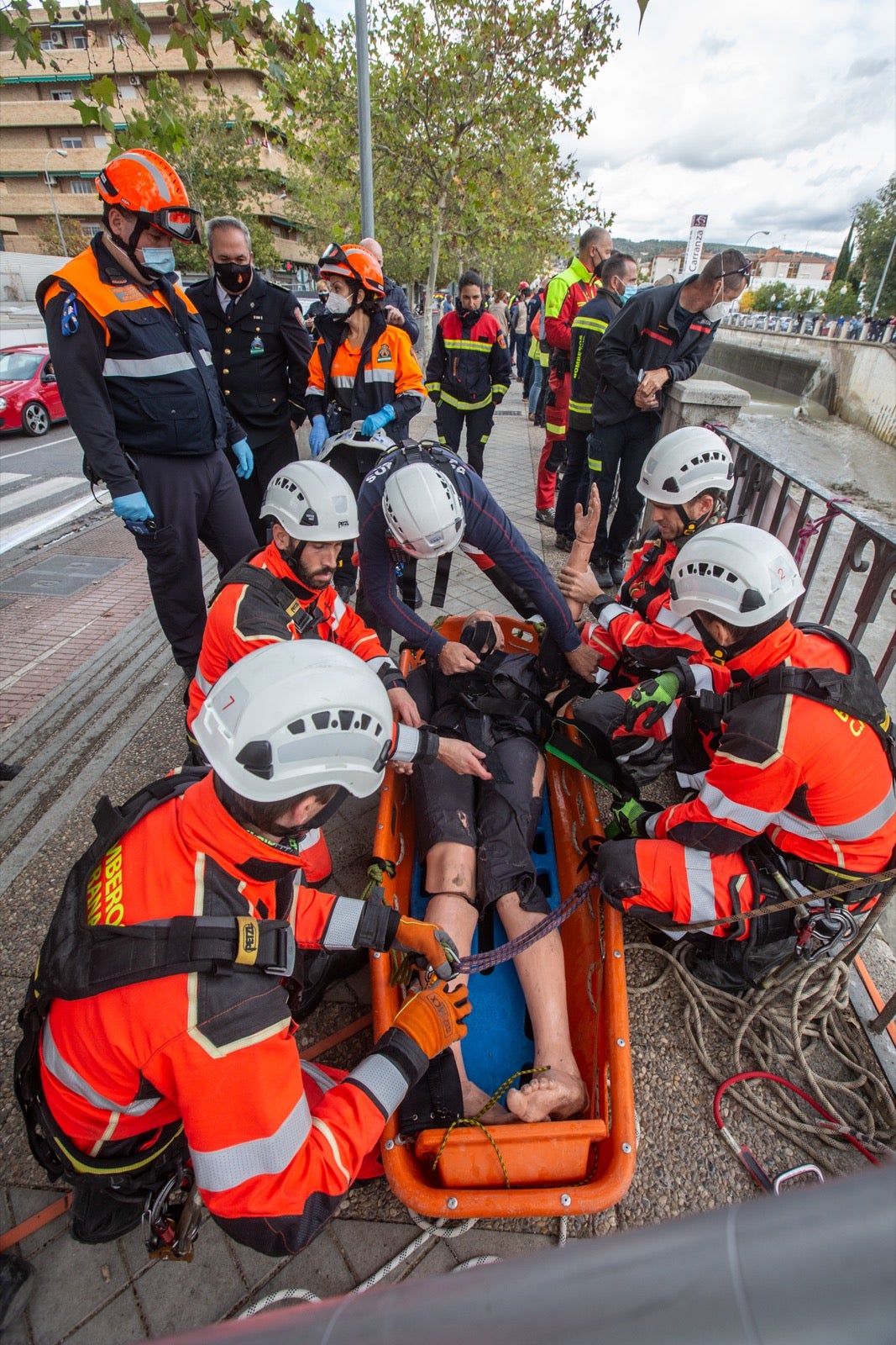 Fotos: Las imágenes del simulacro de rescate en el Río Genil