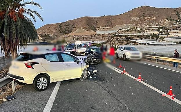 Dos heridos en una colisión múltiple en Carchuna