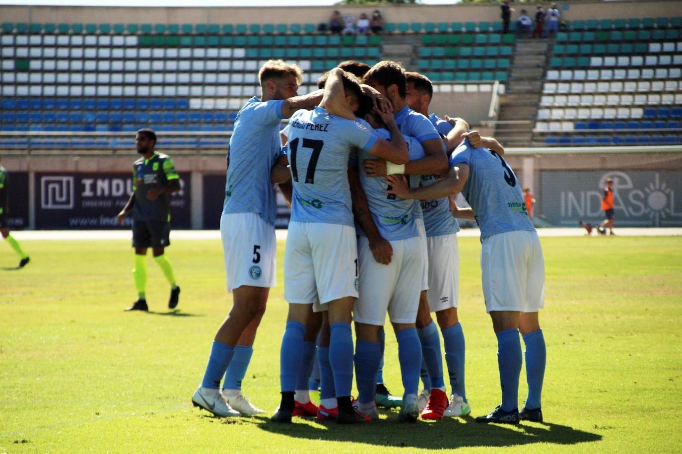 Los ejidenses celebran uno de los goles con los que pone fin a una larga racha de sinsabores. 