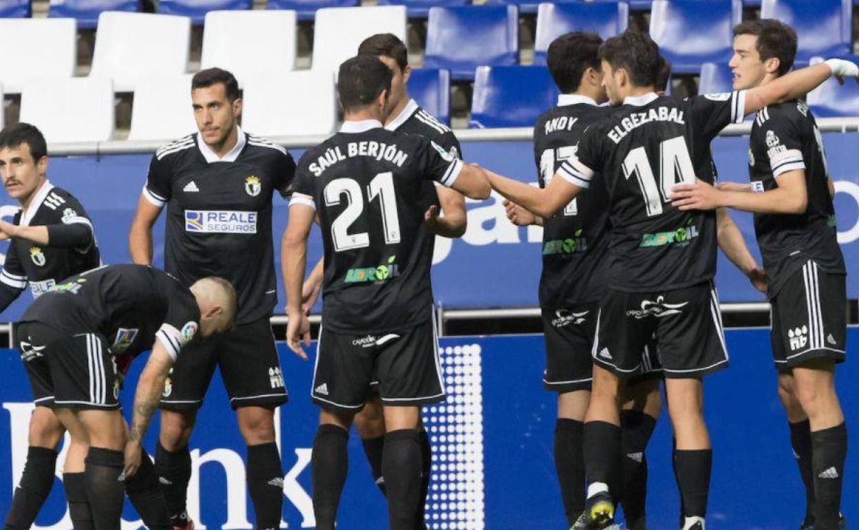 El conjunto castellano celebra uno de los goles en Oviedo. 