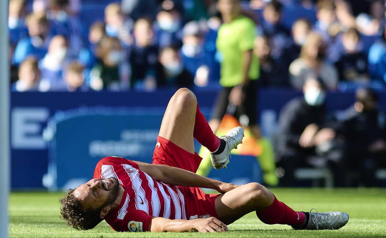 Germán Sánchez se lamenta de un golpe con RDT durante el partido. 