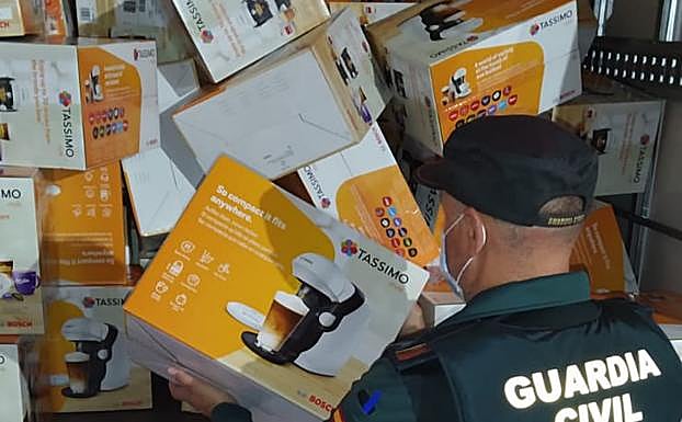 Detenidos en Peligros por robar más de 300 cafeteras de un camión en un área de servicio de Jaén