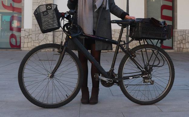 Una granadina pide ayuda para encontrar su bicicleta, robada de un garaje de la capital