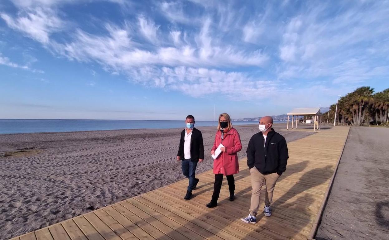 La Consejería de Turismo aportó 250.000 euros para invertir tanto en Playa Granada como Poniente.