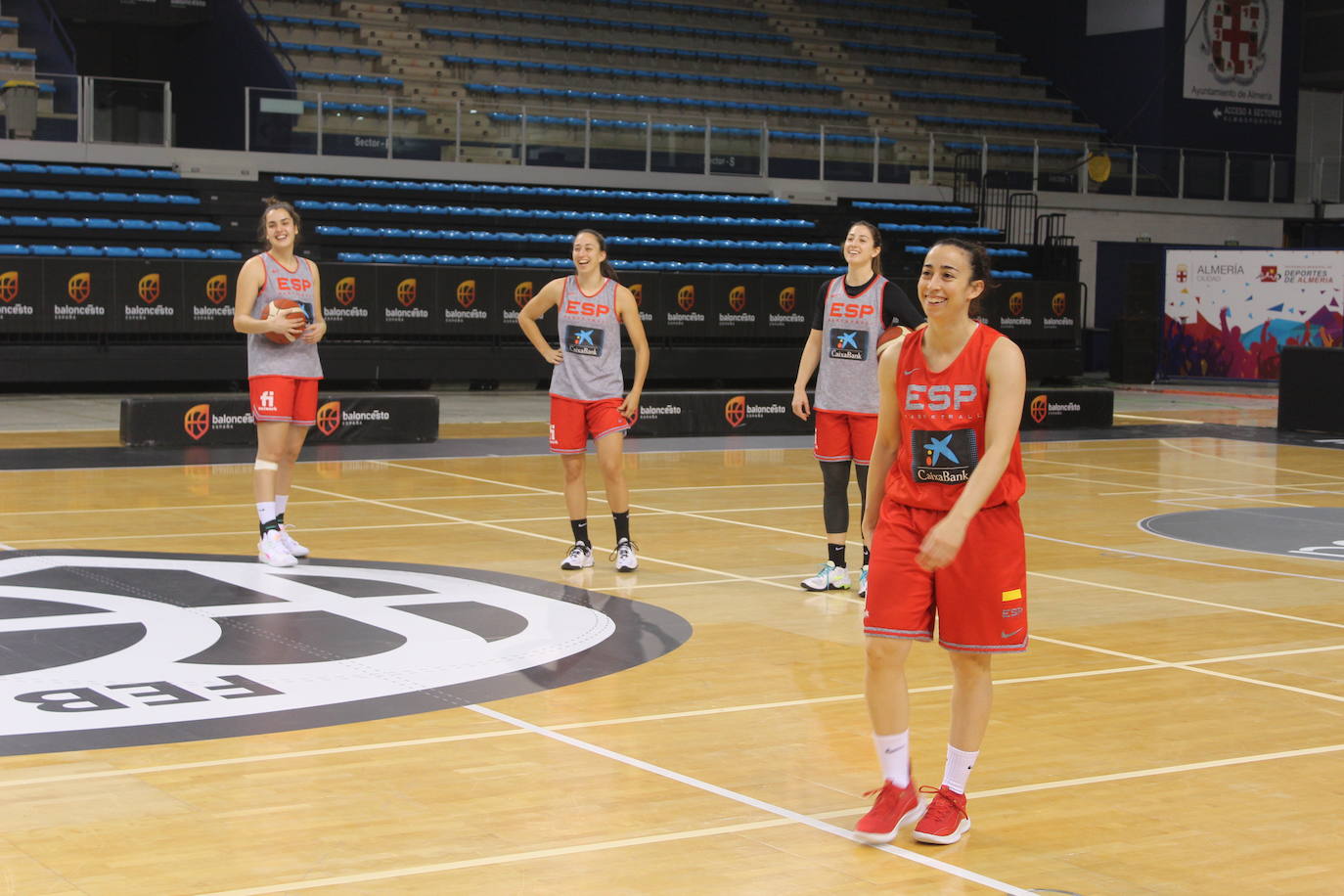 Imagen principal - Distintos momentos de la sesión preparatoria. 