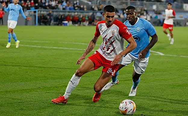 Chumi pugna con Appin.